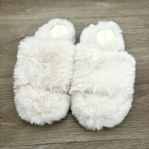 Rachel Zoe Plush White Slippers - Size 61/2 - 71/2
